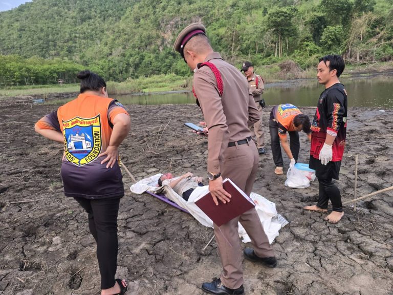 ได้รับแจ้งว่ามีคนจมน้ำตาย จึงรายงานผู้บังคับบัญชาทราบ พร้อมพวกเดินทางไปตรวจที่เกิดเหตุ พบศพนางดวงตา วิทยา อายุ 65 ปี ที่อยู่ 10/3 ม.2 ต.หนองเป็ด อ.ศรีสวัสดิ์ จ.กาญจนบุรี โดยร่วมชันสูตรกับนายแพทย์ ธนกร เบญจนโรดม รพ.ศุกร์ศิริศรีสวัสดิ์